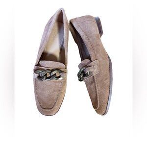Crown Vintage Elegant Tan Loafers with Chain Detail
